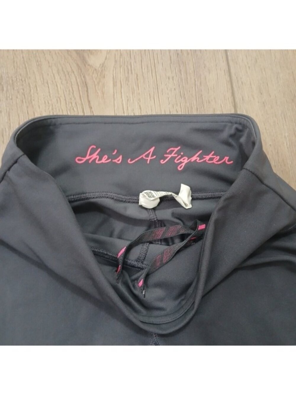 Under Armour HeatGear Compression Capri Leggings XS Pink Ribbon Breast Cancer - Picture 4 of 8